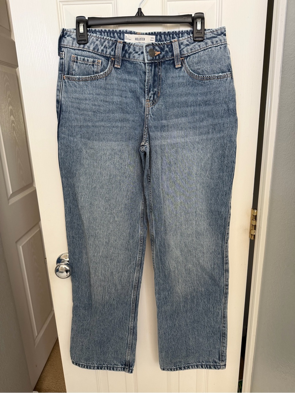 Hollister Women's Straight Low-Rise Loose Jeans in Light Wash Blue